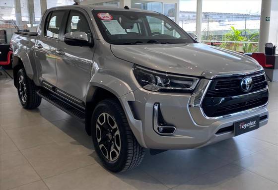 TOYOTA HILUX 2.8 D-4D TURBO DIESEL CD SRX PLUS 4X4 AUTOMÁTICO TOYOTA HILUX 2.8 D-4D TURBO DIESEL CD SRX PLUS 4X4 AUTOMÁTICO